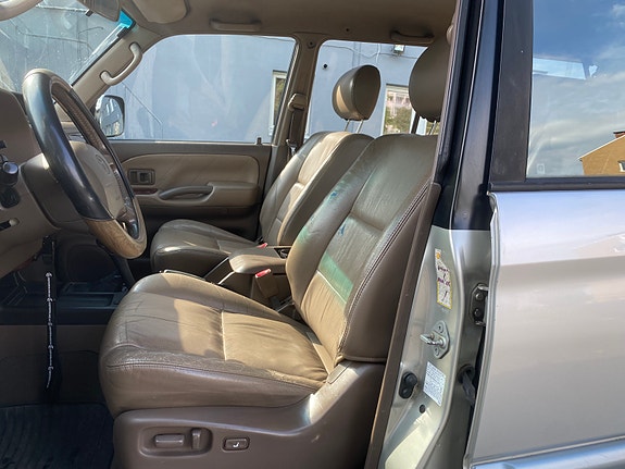 Toyota Land Cruiser 13 of 30