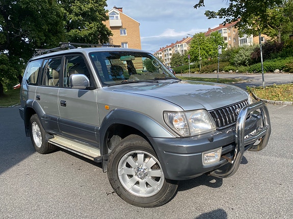 Toyota Land Cruiser 2 of 30