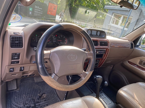 Toyota Land Cruiser 14 of 30