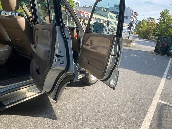 Toyota Land Cruiser 22 of 30