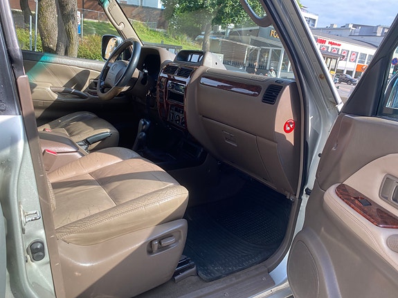 Toyota Land Cruiser 23 of 30