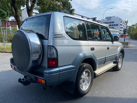 Toyota Land Cruiser 7 of 30