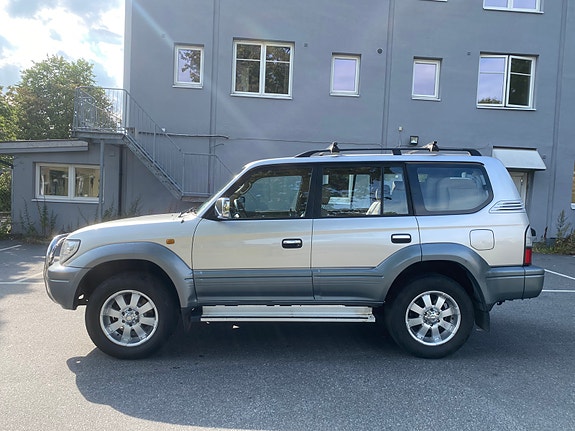 Toyota Land Cruiser 4 of 30