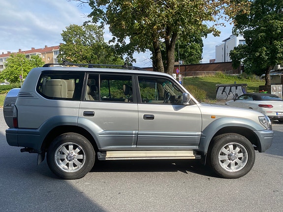 Toyota Land Cruiser 8 of 30