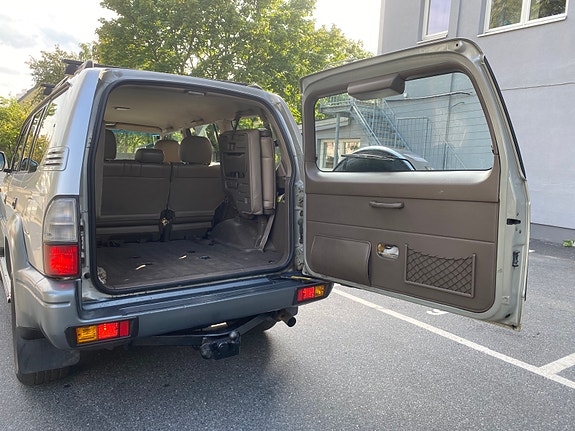 Toyota Land Cruiser 27 of 30