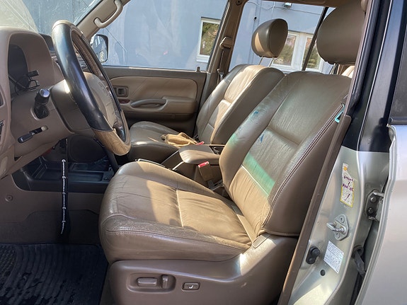 Toyota Land Cruiser 12 of 30