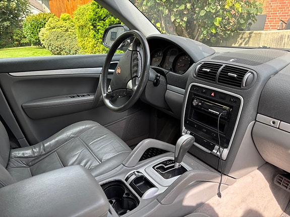 Porsche Cayenne S 21 of 30
