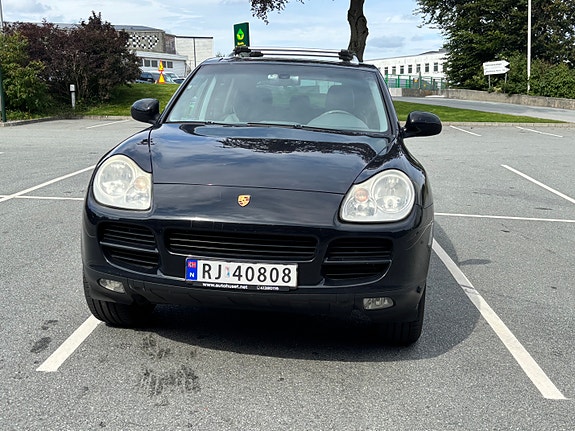 Porsche Cayenne S 10 of 30