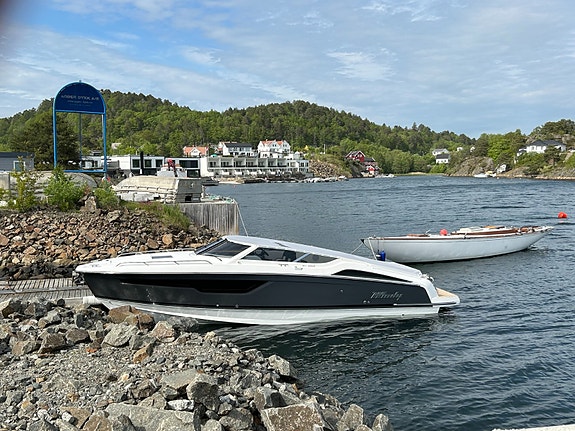 Windy 34 Alize | Volvo Penta Twin 440DPI | Jostick | Godt Utstyrt | 190Timer | I 11 of 12