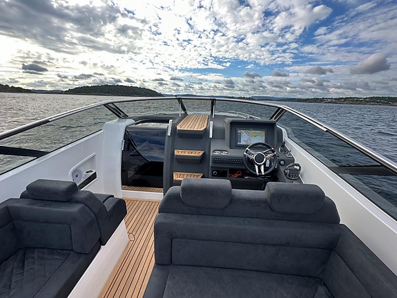 Windy 34 Alize | Volvo Penta Twin 440DPI | Jostick | Godt Utstyrt | 190Timer | I 8 of 12