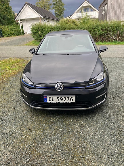 Volkswagen e-Golf VII 2 of 8