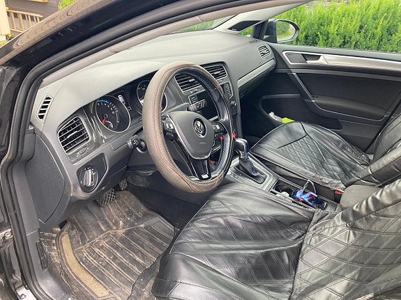 Volkswagen e-Golf VII 5 of 8