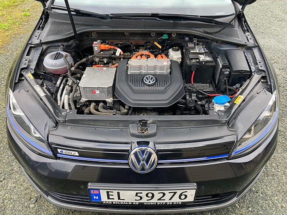 Volkswagen e-Golf VII 6 of 8