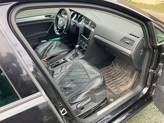 Volkswagen e-Golf VII 3 of 8