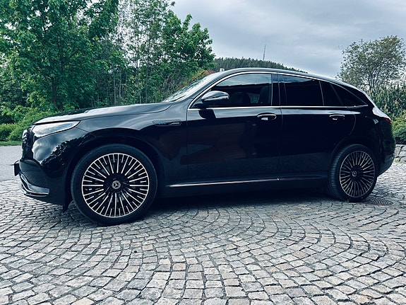 Mercedes-Benz EQC400 5 of 18