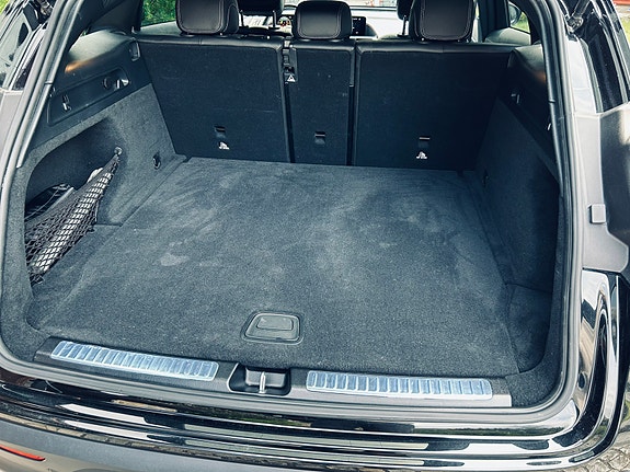 Mercedes-Benz EQC400 13 of 18