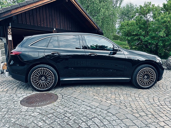 Mercedes-Benz EQC400 7 of 18