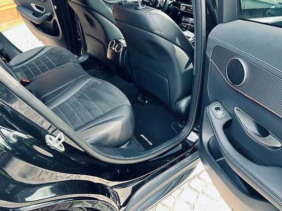 Mercedes-Benz EQC400 12 of 18