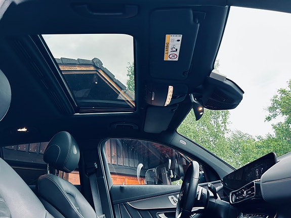 Mercedes-Benz EQC400 11 of 18