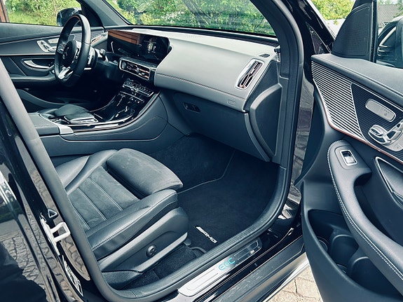 Mercedes-Benz EQC400 9 of 18