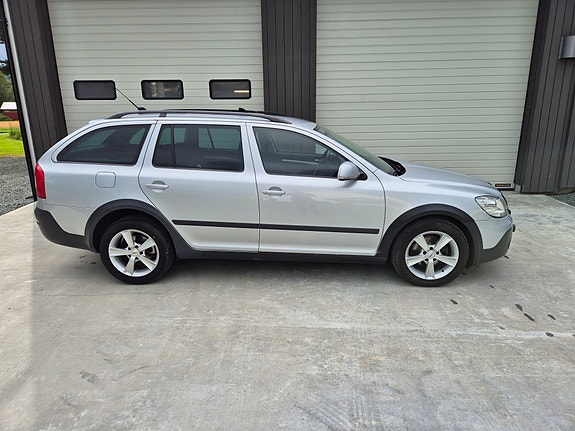 Skoda Octavia Scout 5 of 15