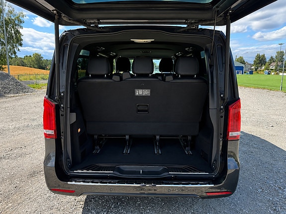 Mercedes-Benz EQV300 13 of 17