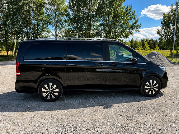 Mercedes-Benz EQV300 8 of 17