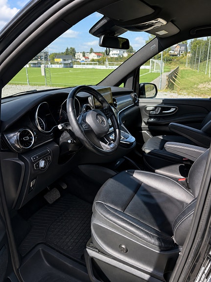 Mercedes-Benz EQV300 9 of 17