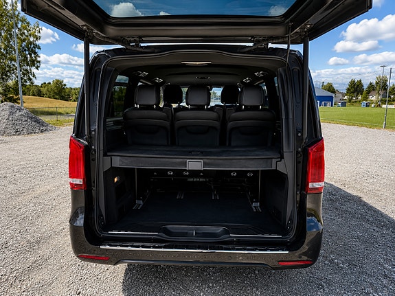 Mercedes-Benz EQV300 12 of 17