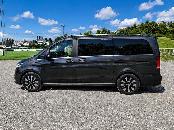 Mercedes-Benz EQV300 2 of 17