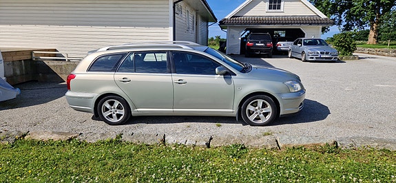Toyota Avensis 27 of 29