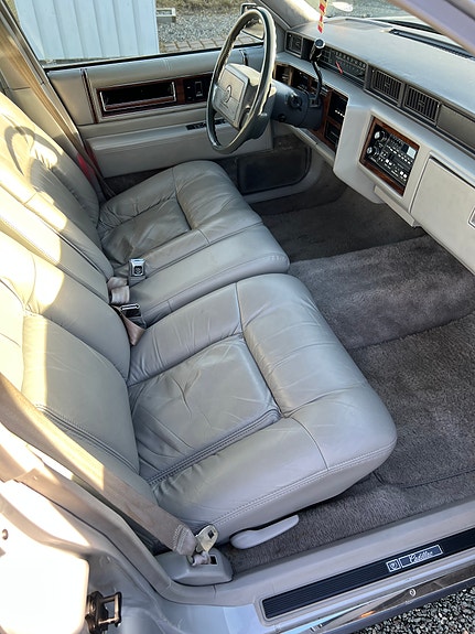 Cadillac Deville 5 of 12