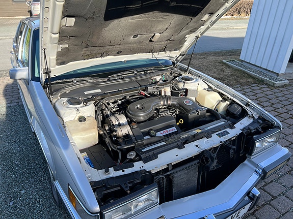 Cadillac Deville 10 of 12