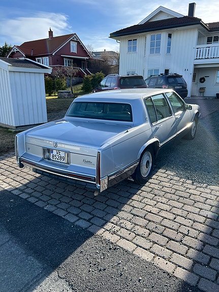 Cadillac Deville 7 of 12