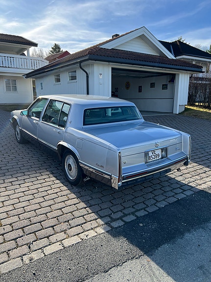 Cadillac Deville 3 of 12