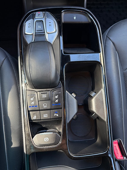 Hyundai IONIQ 14 of 15