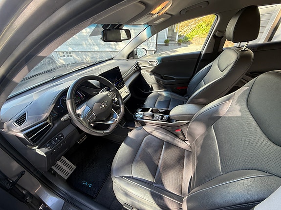 Hyundai IONIQ 12 of 15