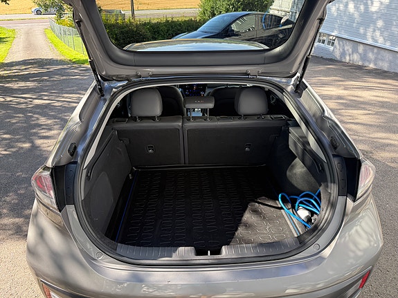 Hyundai IONIQ 10 of 15