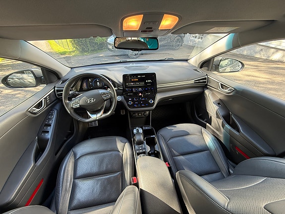 Hyundai IONIQ 13 of 15