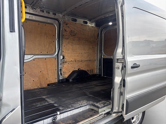 Ford Transit 10 of 23
