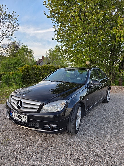 Mercedes-Benz C200 d 2 of 10