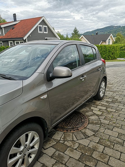 Hyundai i20 2 of 9