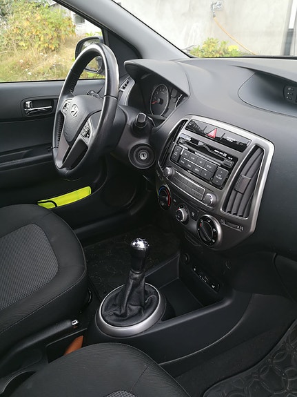 Hyundai i20 3 of 9