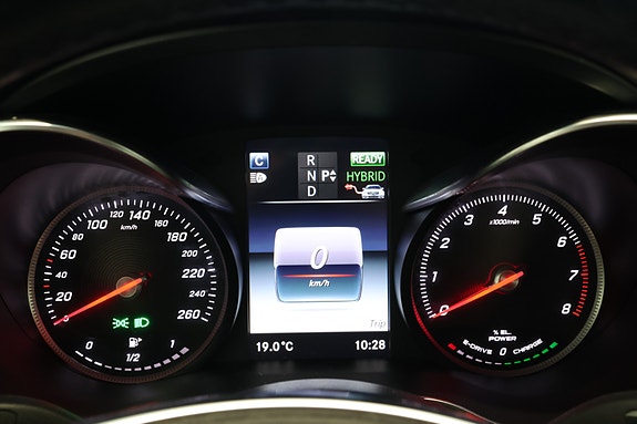 Mercedes-Benz C350 e 25 of 25