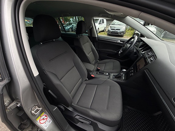 Volkswagen e-Golf VII 30 of 30