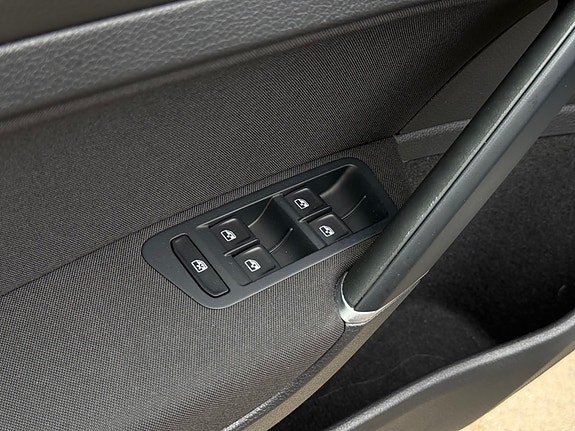 Volkswagen e-Golf VII 19 of 30