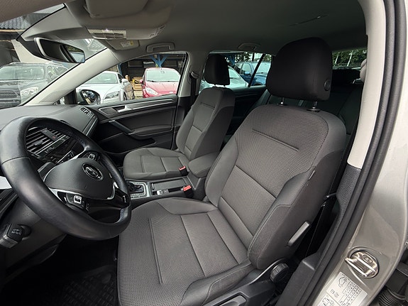 Volkswagen e-Golf VII 22 of 30
