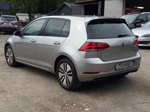 Volkswagen e-Golf VII 15 of 30