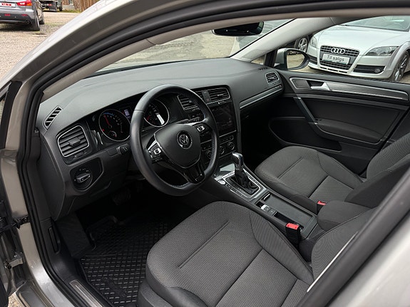Volkswagen e-Golf VII 21 of 30