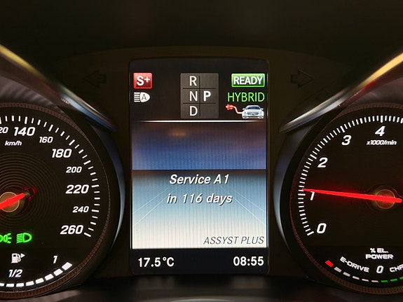 Mercedes-Benz GLC350 e 28 of 30